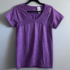 Reebok Play Active Workout V-Neck T-Shirt - Large in Purple